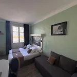 Logis Hotel- Restaurant Le Relais Guillaume De Normandy-Parking Gratuit--Vue Baie Terrasse-Calme-Bornes Electrique-Local Velos Securise Saint-Valery-sur-Somme