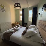 Hotel Logis Hotel- Restaurant Le Relais Guillaume De Normandy-Parking Gratuit--Vue Baie Terrasse-Calme-Bornes Electrique-Local Velos Securise