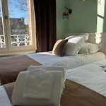 Hotel Logis Hotel- Restaurant Le Relais Guillaume De Normandy-Parking Gratuit--Vue Baie Terrasse-Calme-Bornes Electrique-Local Velos Securise Saint-Valery-sur-Somme