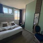 Logis Hotel- Restaurant Le Relais Guillaume De Normandy-Parking Gratuit--Vue Baie Terrasse-Calme-Bornes Electrique-Local Velos Securise 2*