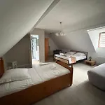 Logis Hotel- Restaurant Le Relais Guillaume De Normandy-Parking Gratuit--Vue Baie Terrasse-Calme-Bornes Electrique-Local Velos Securise 2*