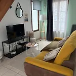 Hotel Logis Hotel- Restaurant Le Relais Guillaume De Normandy-Parking Gratuit--Vue Baie Terrasse-Calme-Bornes Electrique-Local Velos Securise