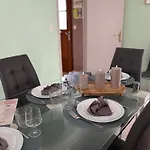 Logis Hotel- Restaurant Le Relais Guillaume De Normandy-Parking Gratuit--Vue Baie Terrasse-Calme-Bornes Electrique-Local Velos Securise Saint-Valery-sur-Somme