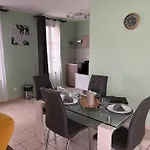Logis Hotel- Restaurant Le Relais Guillaume De Normandy-Parking Gratuit--Vue Baie Terrasse-Calme-Bornes Electrique-Local Velos Securise Hotel