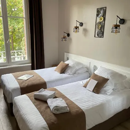 Logis Hotel- Restaurant Le Relais Guillaume De Normandy 2*