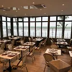 호텔 Logis Hotel- Restaurant Le Relais Guillaume De Normandy-parking Gratuit--vue Baie Terrasse-calme-bornes Electrique-local Velos Securise