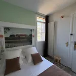 Hotel Logis Hotel- Restaurant Le Relais Guillaume De Normandy-parking Gratuit--vue Baie Terrasse-calme-bornes Electrique-local Velos Securise 2*