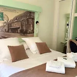 Logis Hotel- Restaurant Le Relais Guillaume De Normandy-parking Gratuit--vue Baie Terrasse-calme-bornes Electrique-local Velos Securise Hotel 2*