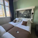 Logis Hotel- Restaurant Le Relais Guillaume De Normandy-parking Gratuit--vue Baie Terrasse-calme-bornes Electrique-local Velos Securise