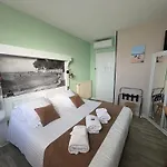 Hotel Logis Hotel- Restaurant Le Relais Guillaume De Normandy-parking Gratuit--vue Baie Terrasse-calme-bornes Electrique-local Velos Securise