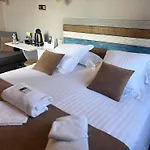 Hotel Logis Hotel- Restaurant Le Relais Guillaume De Normandy-parking Gratuit--vue Baie Terrasse-calme-bornes Electrique-local Velos Securise Saint-Valéry-sur-Somme