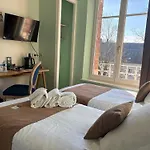 Logis Hotel- Restaurant Le Relais Guillaume De Normandy-parking Gratuit--vue Baie Terrasse-calme-bornes Electrique-local Velos Securise Hotel