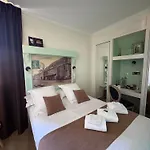 Logis Hôtel- Restaurant Le Relais Guillaume de Normandy-PARKING GRATUIT-Bornes électriques-VUE BAIE TERRASSE-Calme Saint-Valery-sur-Somme