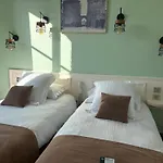 Hotel Logis Hotel- Restaurant Le Relais Guillaume De Normandy-parking Gratuit--vue Baie Terrasse-calme-bornes Electrique-local Velos Securise