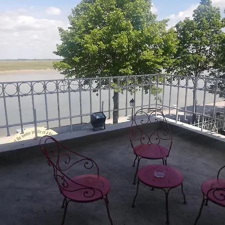 Hotel Logis Hotel- Restaurant Le Relais Guillaume De Normandy-parking Gratuit--vue Baie Terrasse-calme-bornes Electrique-local Velos Securise 2*