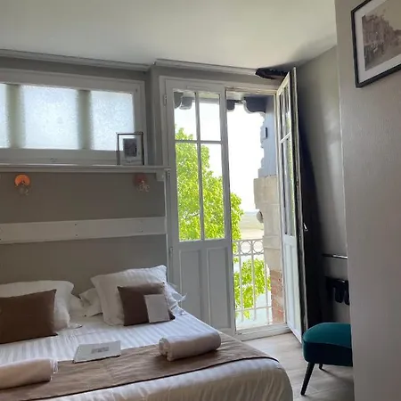 Logis Hotel- Restaurant Le Relais Guillaume De Normandy-parking Gratuit-bornes Electriques-vue Baie Terrasse-calme מלון