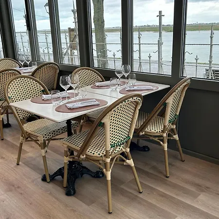 Logis Hotel- Restaurant Le Relais Guillaume De Normandy-parking Gratuit-bornes Electriques-vue Baie Terrasse-calme סן-ואלרי-סור-סום