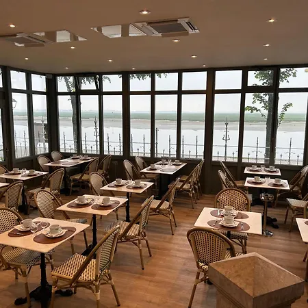 מלון Logis Hotel- Restaurant Le Relais Guillaume De Normandy-parking Gratuit-bornes Electriques-vue Baie Terrasse-calme