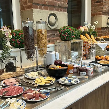 Logis Hotel- Restaurant Le Relais Guillaume De Normandy-parking Gratuit-bornes Electriques-vue Baie Terrasse-calme 2* סן-ואלרי-סור-סום