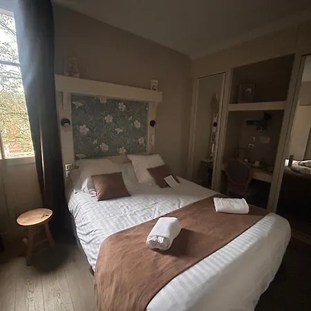 Logis Hotel- Restaurant Le Relais Guillaume De Normandy-parking Gratuit-bornes Electriques-vue Baie Terrasse-calme 2* סן-ואלרי-סור-סום