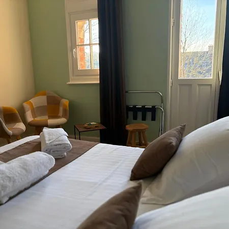 Logis Hotel- Restaurant Le Relais Guillaume De Normandy-parking Gratuit--vue Baie Terrasse-calme-bornes Electrique-local Velos Securise 2*
