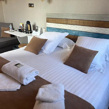 Hotel Logis Hôtel- Restaurant Le Relais Guillaume De Normandy-parking Gratuit-bornes électriques-vue Baie Terrasse-calme Saint-Valery-sur-Somme