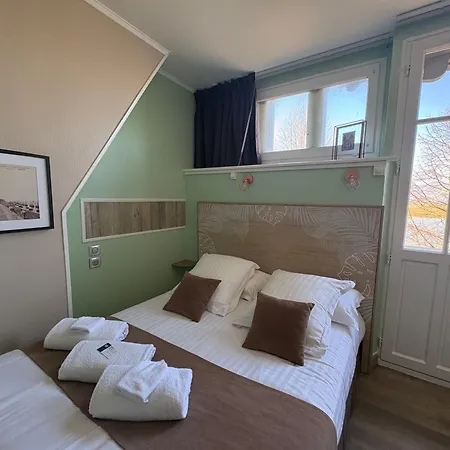 Logis Hotel- Restaurant Le Relais Guillaume De Normandy-parking Gratuit--vue Baie Terrasse-calme-bornes Electrique-local Velos Securise 2* Saint-Valery-sur-Somme