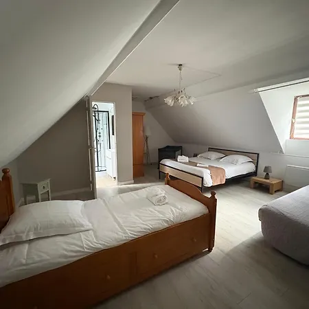 Logis Hotel- Restaurant Le Relais Guillaume De Normandy-parking Gratuit-bornes Electriques-vue Baie Terrasse-calme 2*