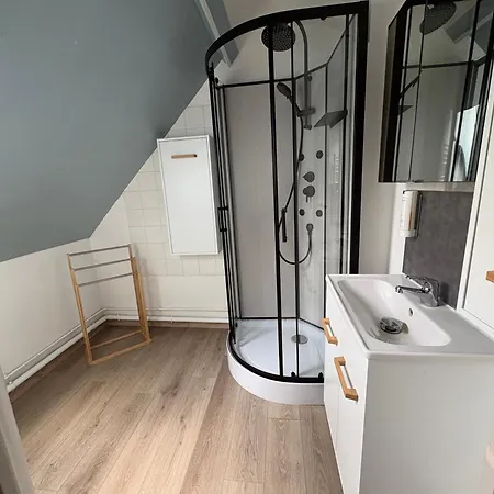 Logis Hotel- Restaurant Le Relais Guillaume De Normandy-parking Gratuit-bornes Electriques-vue Baie Terrasse-calme