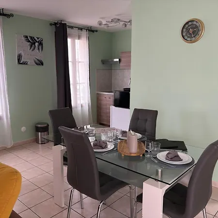 Logis Hotel- Restaurant Le Relais Guillaume De Normandy-parking Gratuit-bornes Electriques-vue Baie Terrasse-calme Hotel