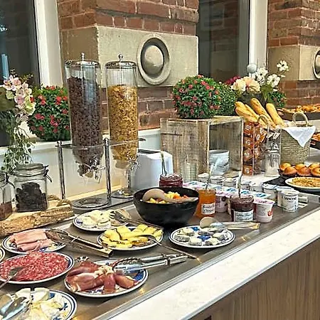 Logis Hotel- Restaurant Le Relais Guillaume De Normandy-parking Gratuit--vue Baie Terrasse-calme-bornes Electrique-local Velos Securise Hotel 2*