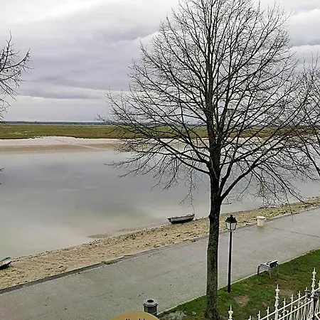 Logis Hotel- Restaurant Le Relais Guillaume De Normandy-parking Gratuit--vue Baie Terrasse-calme-bornes Electrique-local Velos Securise Hotel