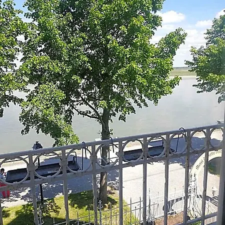 Hotel Logis Hotel- Restaurant Le Relais Guillaume De Normandy-parking Gratuit--vue Baie Terrasse-calme-bornes Electrique-local Velos Securise 2*