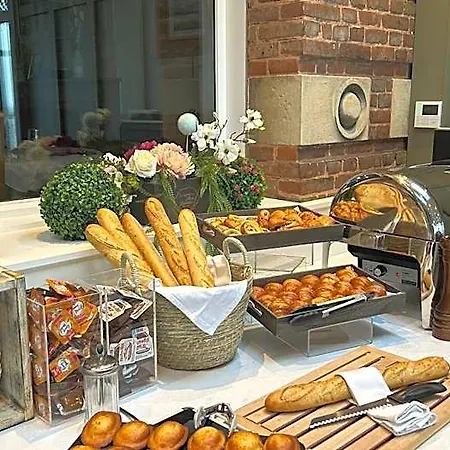 Logis Hotel- Restaurant Le Relais Guillaume De Normandy-parking Gratuit--vue Baie Terrasse-calme-bornes Electrique-local Velos Securise Hotel 2*