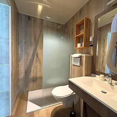 Logis Hotel- Restaurant Le Relais Guillaume De Normandy-parking Gratuit--vue Baie Terrasse-calme-bornes Electrique-local Velos Securise