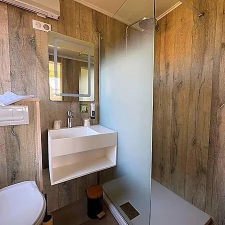 Hotel Logis Hotel- Restaurant Le Relais Guillaume De Normandy-parking Gratuit--vue Baie Terrasse-calme-bornes Electrique-local Velos Securise 2*