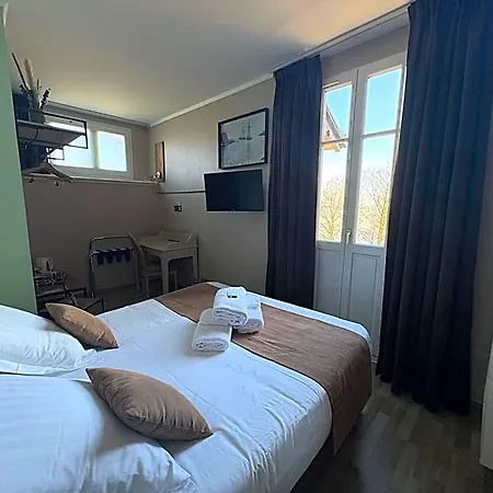 Hotel Logis Hotel- Restaurant Le Relais Guillaume De Normandy-parking Gratuit--vue Baie Terrasse-calme-bornes Electrique-local Velos Securise 2*