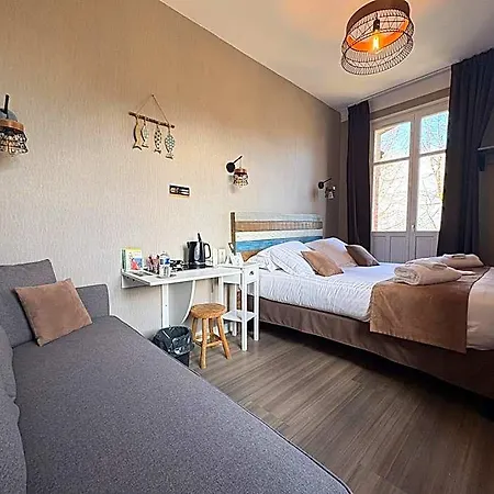 Hotel Logis Hotel- Restaurant Le Relais Guillaume De Normandy-parking Gratuit--vue Baie Terrasse-calme-bornes Electrique-local Velos Securise 2*