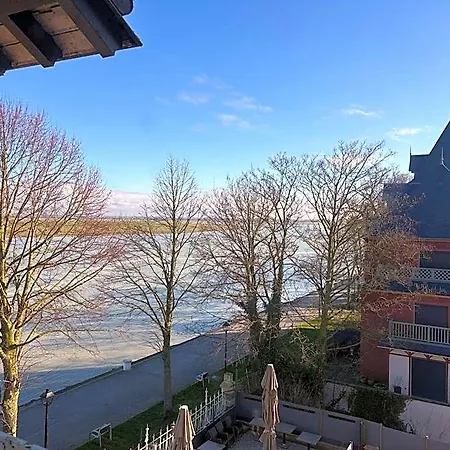 Logis Hotel- Restaurant Le Relais Guillaume De Normandy-parking Gratuit--vue Baie Terrasse-calme-bornes Electrique-local Velos Securise Hotel Saint-Valéry-sur-Somme