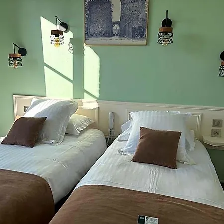 Logis Hotel- Restaurant Le Relais Guillaume De Normandy-parking Gratuit--vue Baie Terrasse-calme-bornes Electrique-local Velos Securise