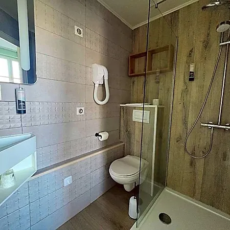 Hotel Logis Hotel- Restaurant Le Relais Guillaume De Normandy-parking Gratuit--vue Baie Terrasse-calme-bornes Electrique-local Velos Securise