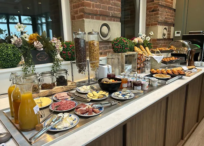 Logis Hotel- Restaurant Le Relais Guillaume De Normandy-parking Gratuit-bornes Electriques-vue Baie Terrasse-calme Hotel