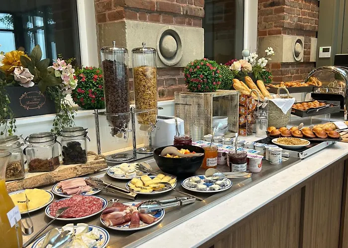 Logis Hotel- Restaurant Le Relais Guillaume De Normandy-parking Gratuit-bornes Electriques-vue Baie Terrasse-calme 2* Saint-Valery-sur-Somme