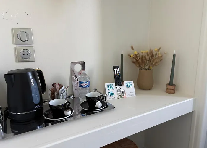 Logis Hotel- Restaurant Le Relais Guillaume De Normandy-parking Gratuit-bornes Electriques-vue Baie Terrasse-calme 2* Saint-Valery-sur-Somme