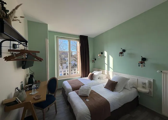 Hotel Logis Hotel- Restaurant Le Relais Guillaume De Normandy-parking Gratuit-bornes Electriques-vue Baie Terrasse-calme