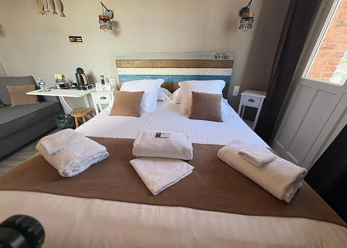Logis Hotel- Restaurant Le Relais Guillaume De Normandy-parking Gratuit-bornes Electriques-vue Baie Terrasse-calme Hotel 2*