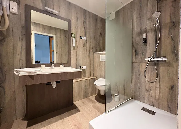 Logis Hotel- Restaurant Le Relais Guillaume De Normandy-parking Gratuit-bornes Electriques-vue Baie Terrasse-calme 2* Saint-Valery-sur-Somme