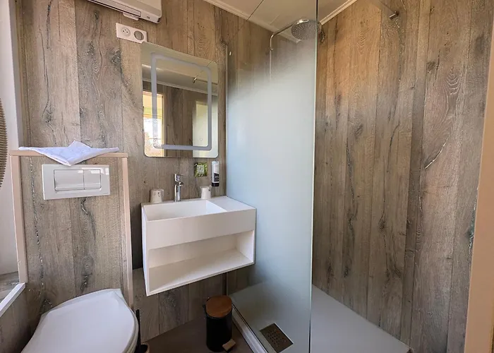 Logis Hotel- Restaurant Le Relais Guillaume De Normandy-parking Gratuit-bornes Electriques-vue Baie Terrasse-calme