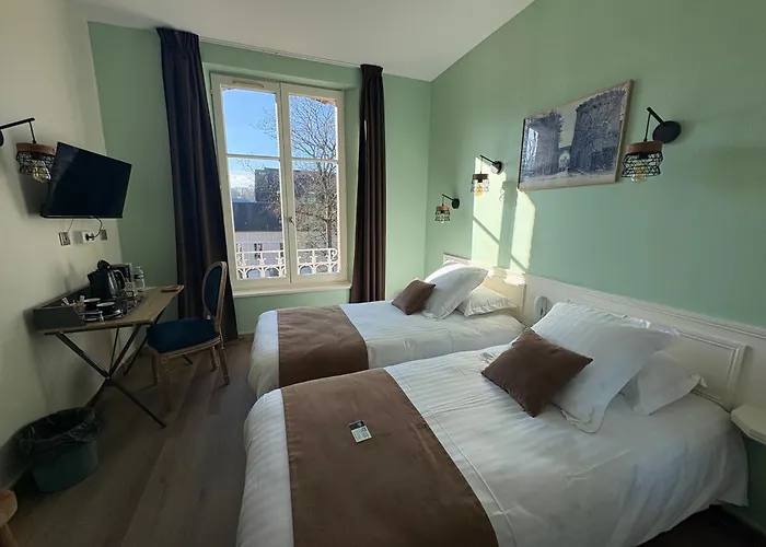 Logis Hotel- Restaurant Le Relais Guillaume De Normandy-parking Gratuit-bornes Electriques-vue Baie Terrasse-calme Hotel