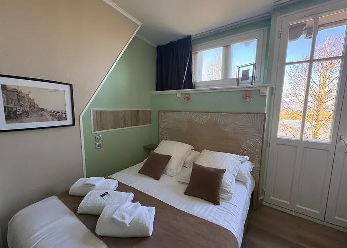 Logis Hotel- Restaurant Le Relais Guillaume De Normandy-parking Gratuit-bornes Electriques-vue Baie Terrasse-calme 2* Saint-Valery-sur-Somme